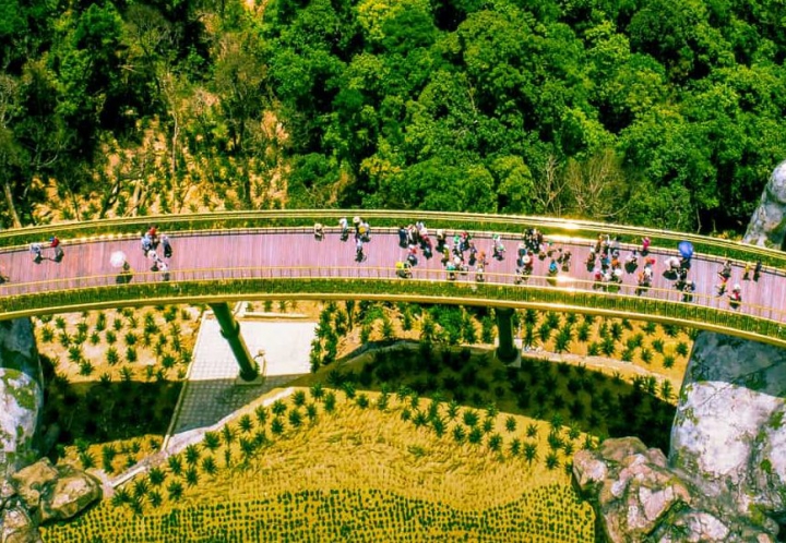 How to get to Golden Hands Bridge, Ba Na Hills? - Travel guide 2021