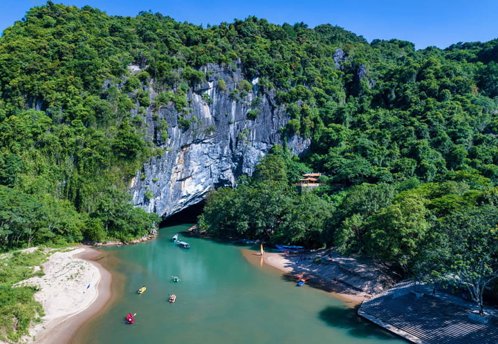 Explore The Caves In Quang Binh - Natural Wonders You Can't Miss