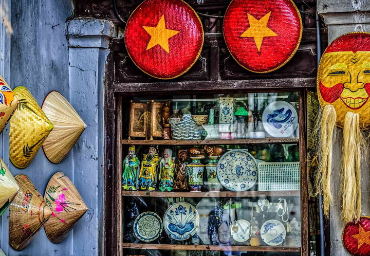 Top 12 Traditional Vietnamese Souvenirs To Buy In Vietnam