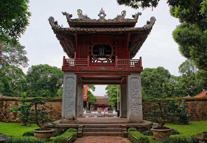 A Perfect 1 Day in Hanoi: The Ultimate Travel Guide to Eat, Explore & Feel the City