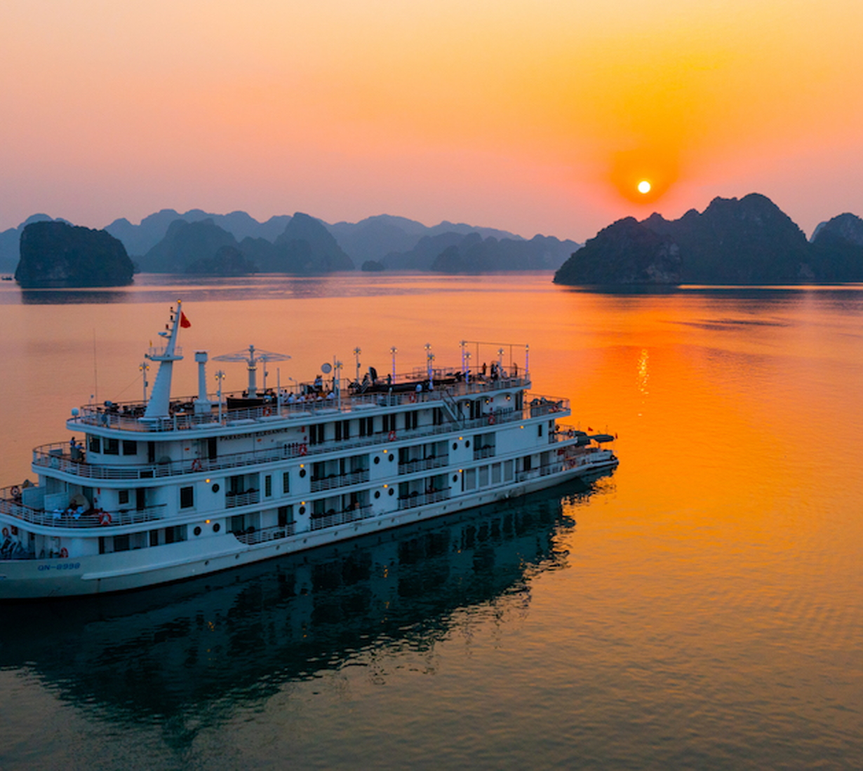 Private Ha Long Bay Day Cruise (6hr cruising)