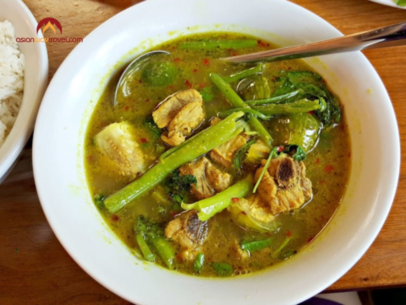 Samlor Machu – Cambodia’s Refreshing Sour Soup