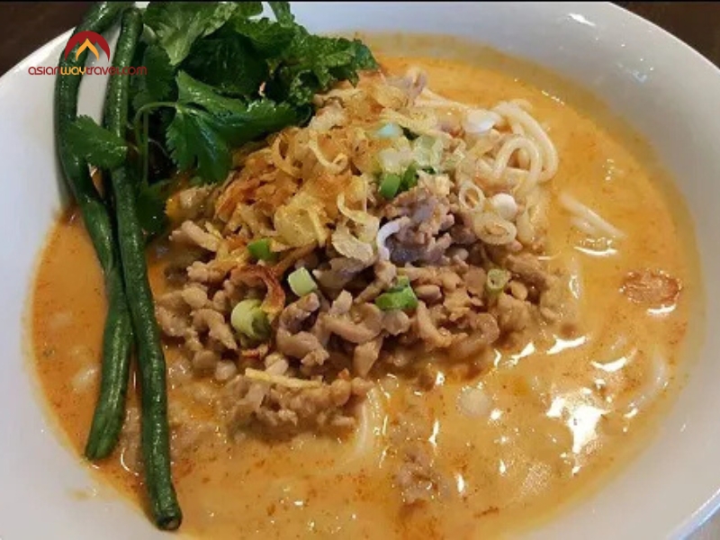 Khao Poon – Lao Rice Vermicelli Soup
