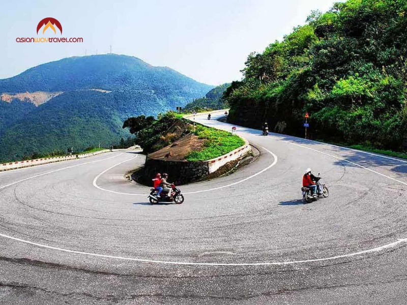 Ride the Hai Van Pass by Motorbike