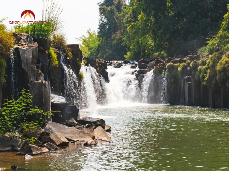 must do in laos