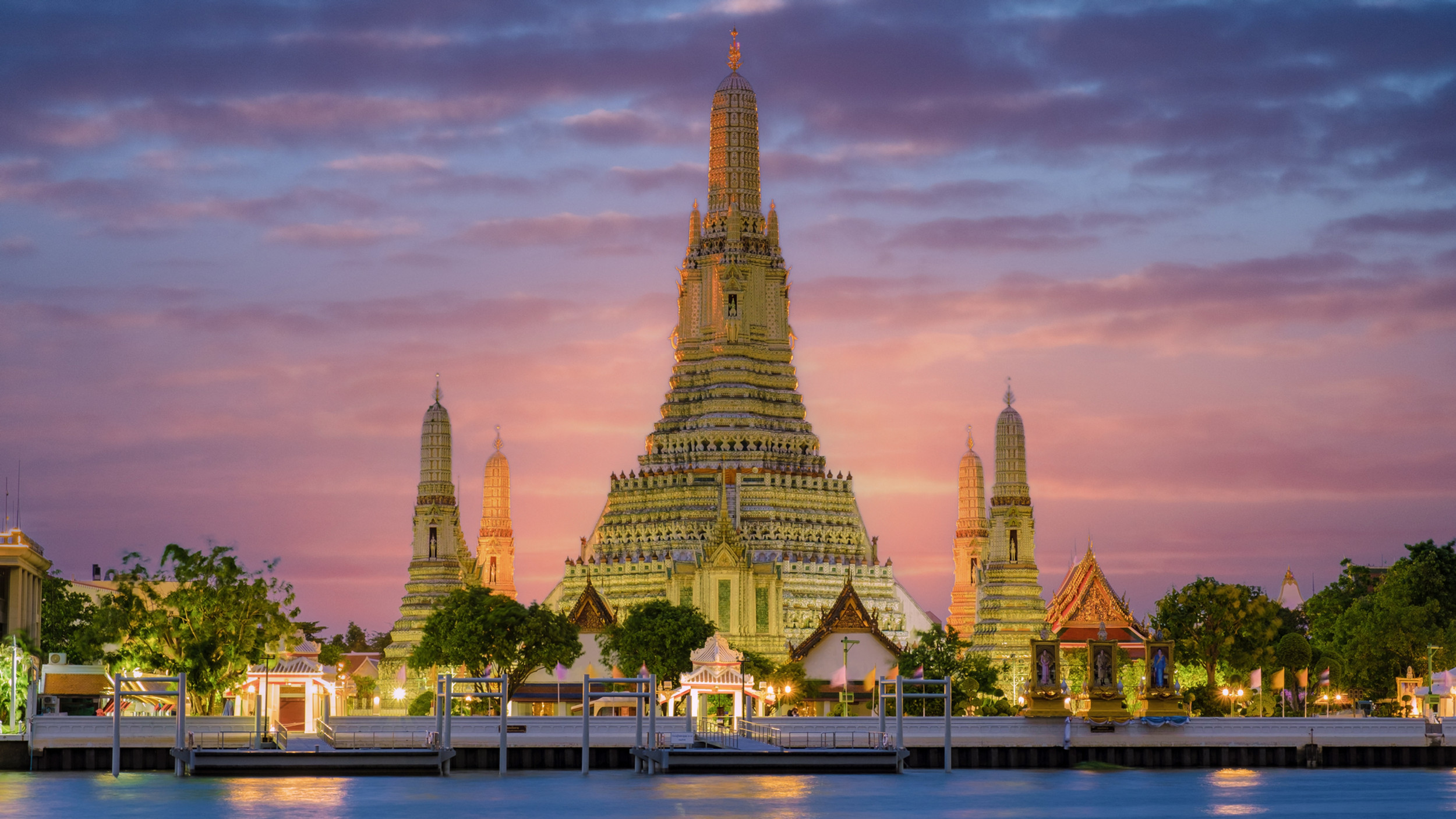 wat arun Bangkok Spots