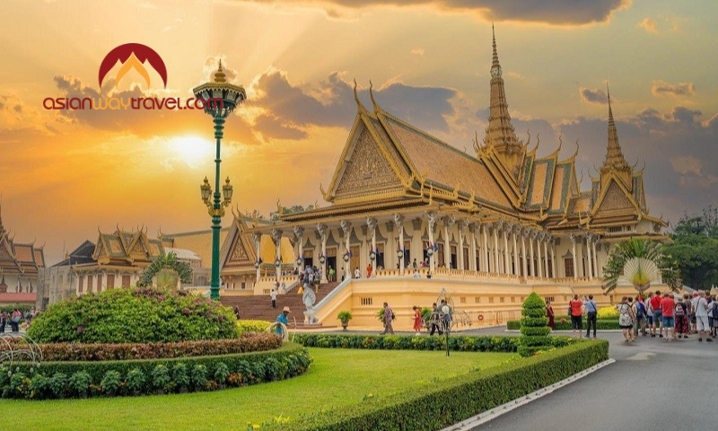 Royal Palace at sunset, Phnom Penh, Cambodia
