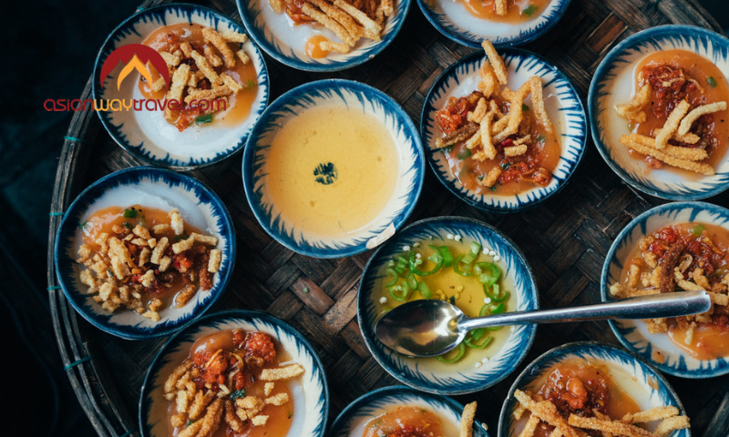 Traditional Hoi An street food served in small ceramic bowls