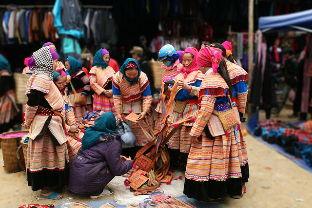 Cho-Bac-Ha-Market -Sapa travel