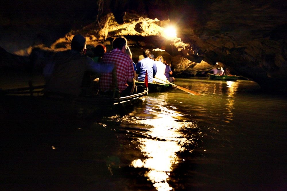 things to do in ninh binh dark cave