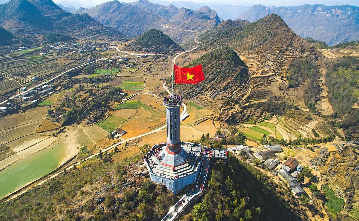 ha giang lung cu flag tower