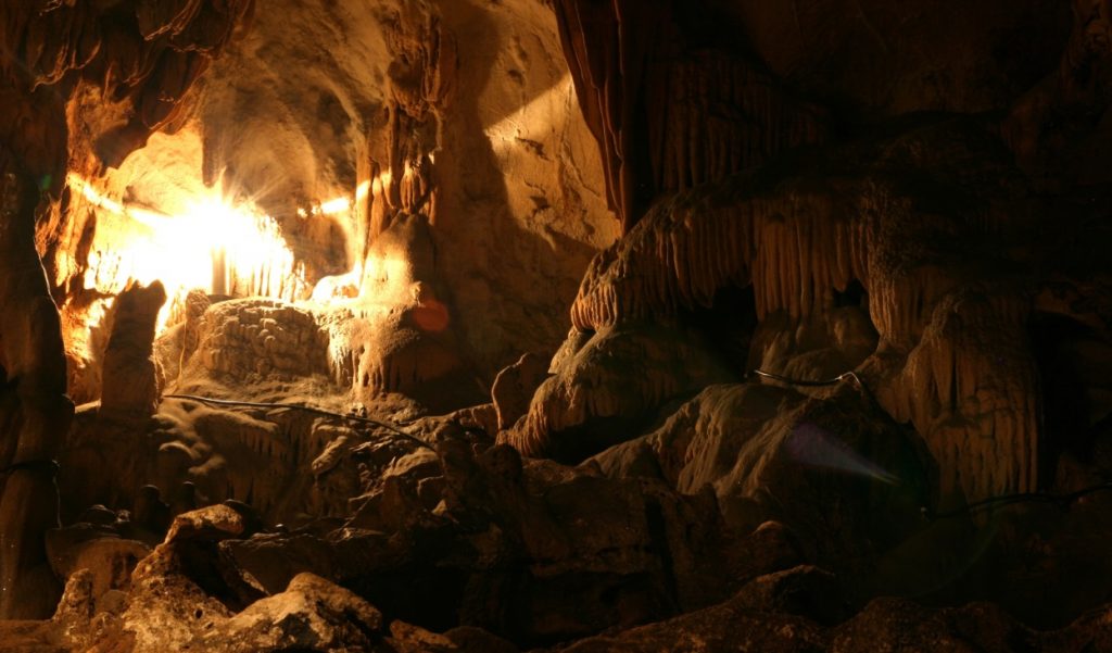 mai chau mo luong cave