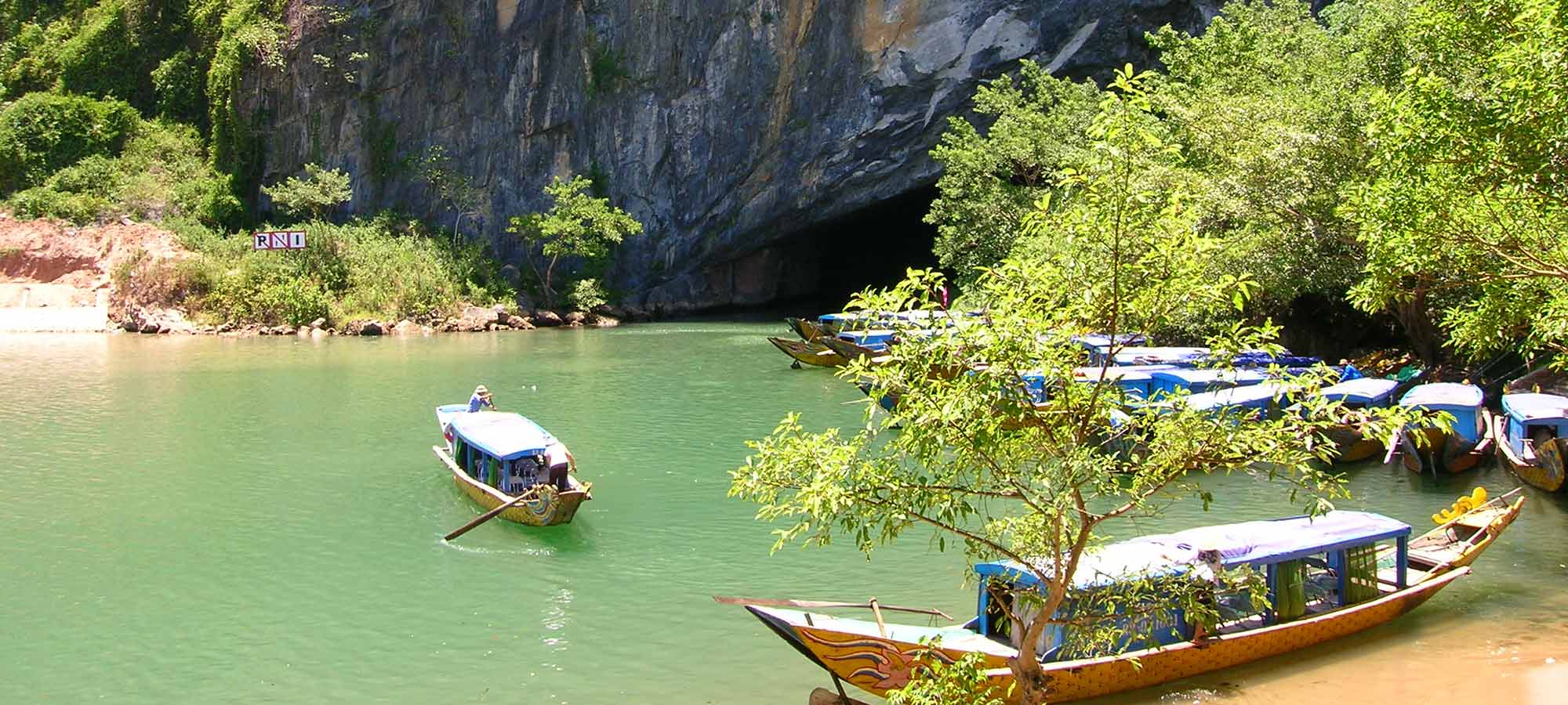 boat ride to phong nha cave