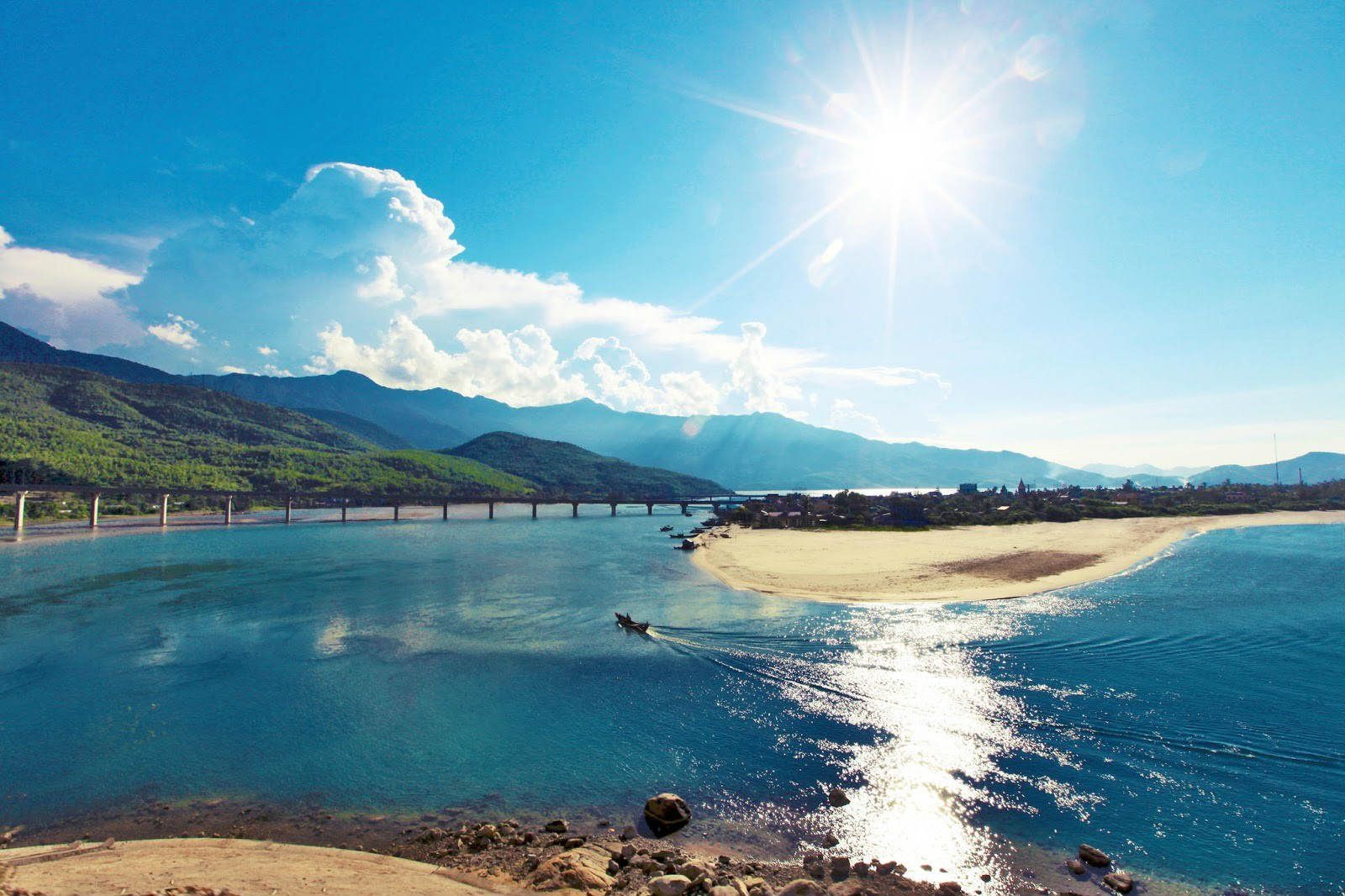 Vietnam beaches - Lang Co Hue