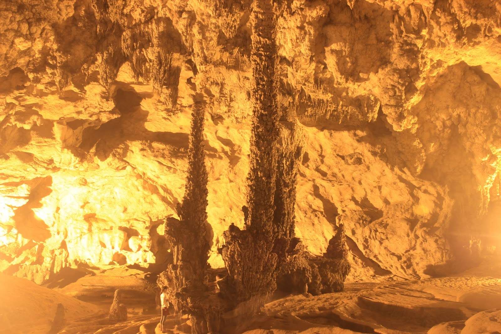 ban gioc waterfall nguom ngao cave