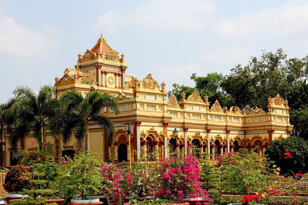 vinh trang temple - Mekong Delta Highlights & Travel Guide 2022
