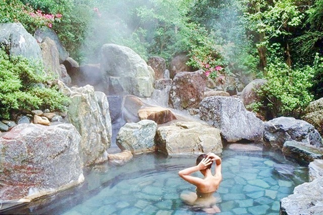 Relaxing time in Than Tai hotspring