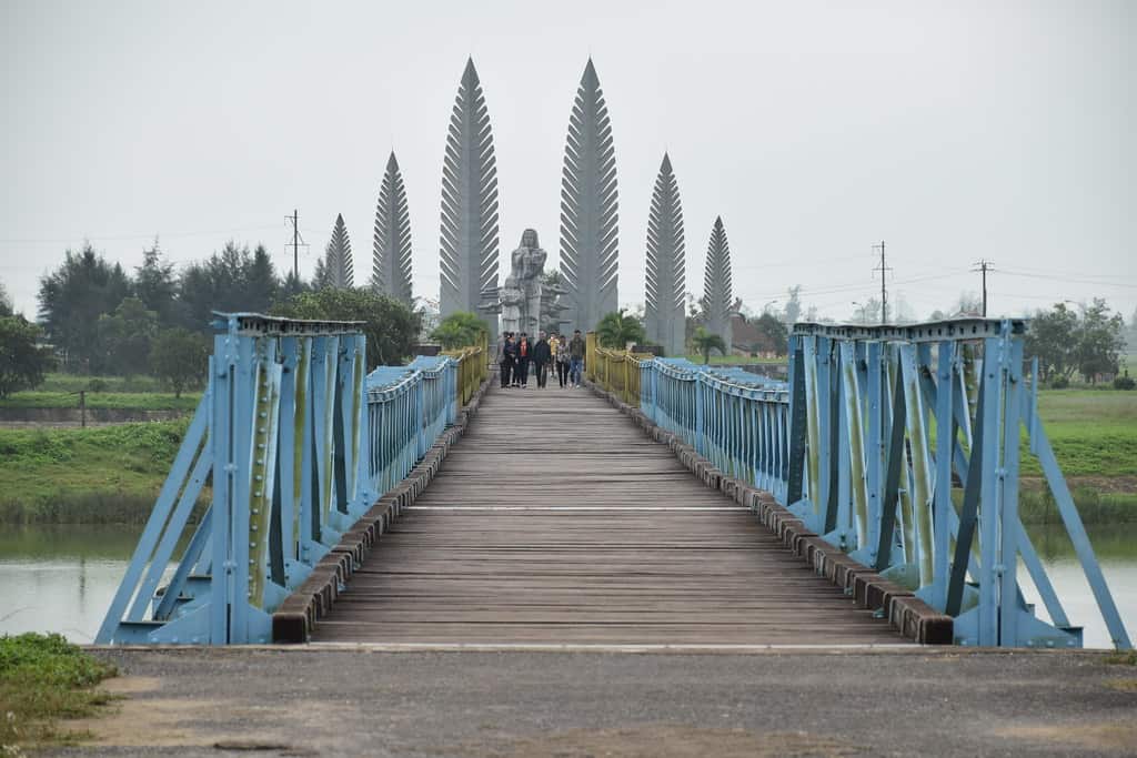 Hien Luong Bridge